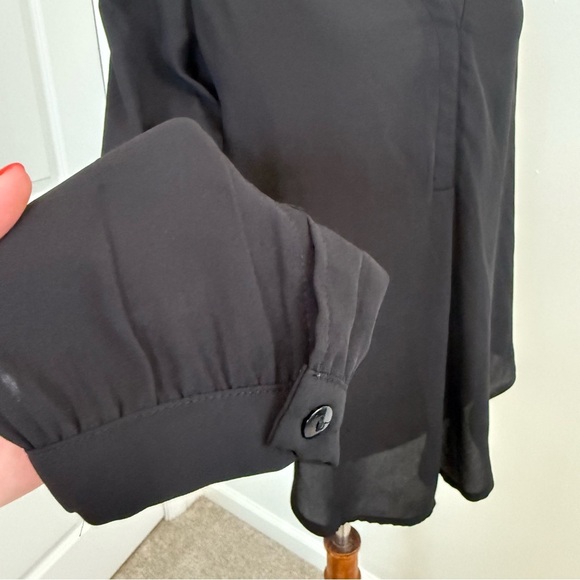 ASTR Black V-Neck Lace Blouse Sz Large - Picture 6 of 11